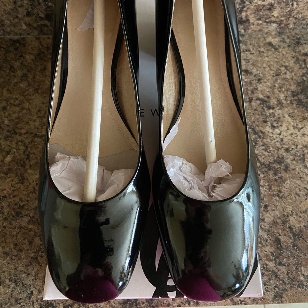 Nine West black patent leather shoes.  Never worn - Picture 2 of 5